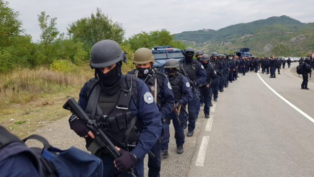 KURTIJEVA POLICIJA ZAUZELA BISTRIČKI MOST Specijalci i blindirani džipovi, Srbi u strahu!