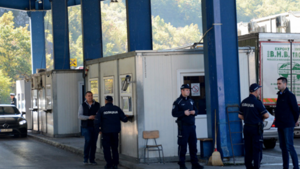 KURTIJEVA POLICIJA BLOKIRA ULAZAK U SRPSKU POKRAJINU U srpskim sredinama na KiM je treći dan žalosti, pojačano prisustvo policije na severu