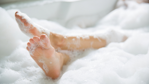POSTOJI DOBAR RAZLOG Obavezno nakon kupanja nokte na nogama morate osušiti fenom, a evo i zašto!