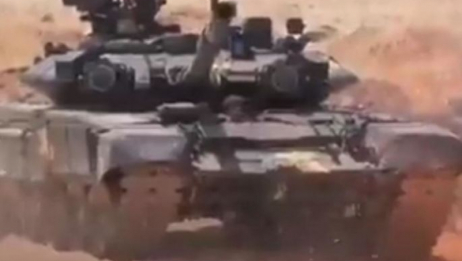 OPASNO STANJE Asadovi tigrovi krenuli u pomoć Kurdima! Teška artiljerija i oklopnici jure ka severu! (VIDEO)