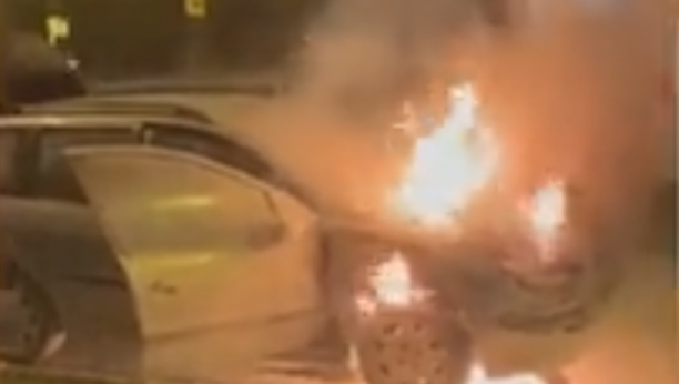 DRAMA NA NOVOM BEOGRADU Zapalio se automobil u toku vožnje!