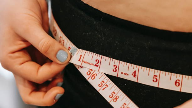ŽENE, ODMAH PROVERITE DA LI STE GOJAZNE: Ovo je tabela idealne težine u odnosu na vašu visinu