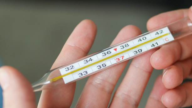 TRIK KOJI SVAKO TREBA DA ZNA: Kako da izmerite temperaturu bez toplomera!