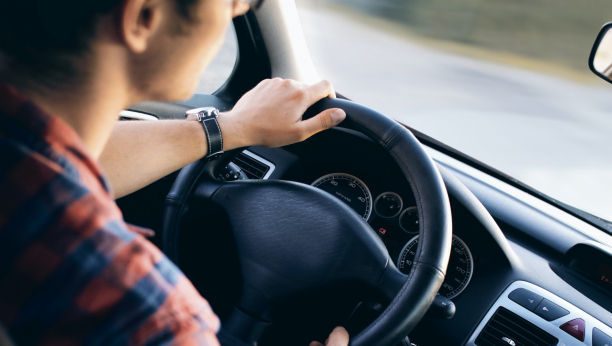 PSIHOLOŠKI TEST Način na koji držite volan otkriva mnogo toga o vama