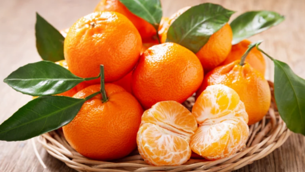 SVI U SRBIJI IH JEDEMO NEKONTROLISANO Doktorke Tamara i Elena iz Rusije otkrivaju koliko mandarina smemo da pojedemo u danu!