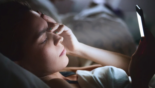 Više štete nego koristi: Evo zbog čega ne treba da koristite telefon pre spavanja