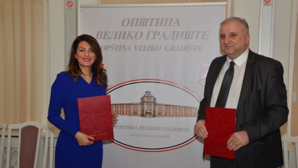 POČINJE IZGRADNJA MARINE U VELIKOM GRADIŠTU Potpisan sporazum o razvoju turističkog kompleksa na Srebrnom jezeru