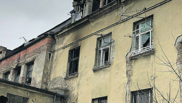 ELEKTRIČAR IZGOREO DOK JE SPAVAO! Vatra progutala zgradu u okviru kompleksa Infektivne klinike u Beogradu