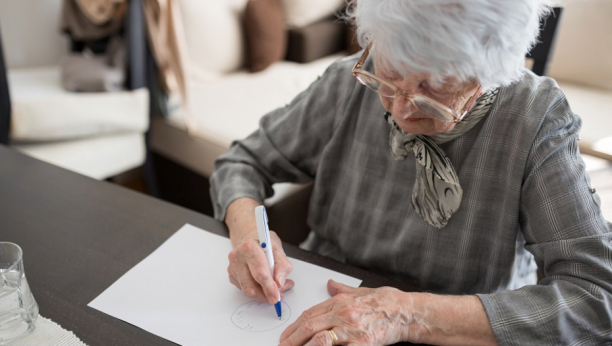 OBAVEZNO URADITE OVAJ TEST Crtanje sata pomaže vam da rano otkrijete Alchajmerovu bolest