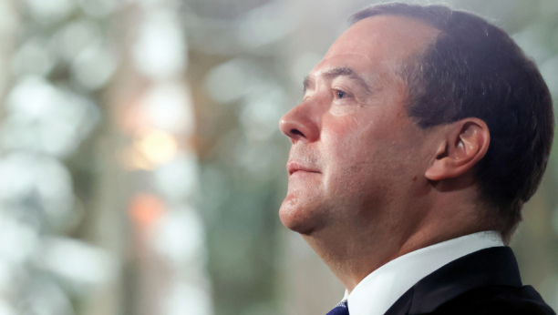 EU PUCALA SEBI U GLAVU Medvedev šokirao izjavom o sistemskoj krizi u evrozoni, prognoze se polako ostvaruju
