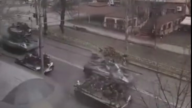 RUSKI TENKOVI U HERSONU Pala strateški važna luka, Ukrajinci ne daju zastavu (VIDEO)