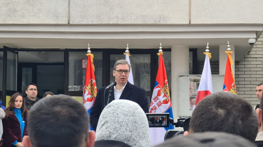 NAROD MASOVNO IZAŠAO NA ULICE Medveđa dočekala predsednika Vučića (FOTO)