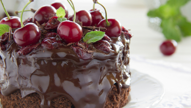 Ukus koji se ne zaboravlja: Čokoladna torta sa višnjama