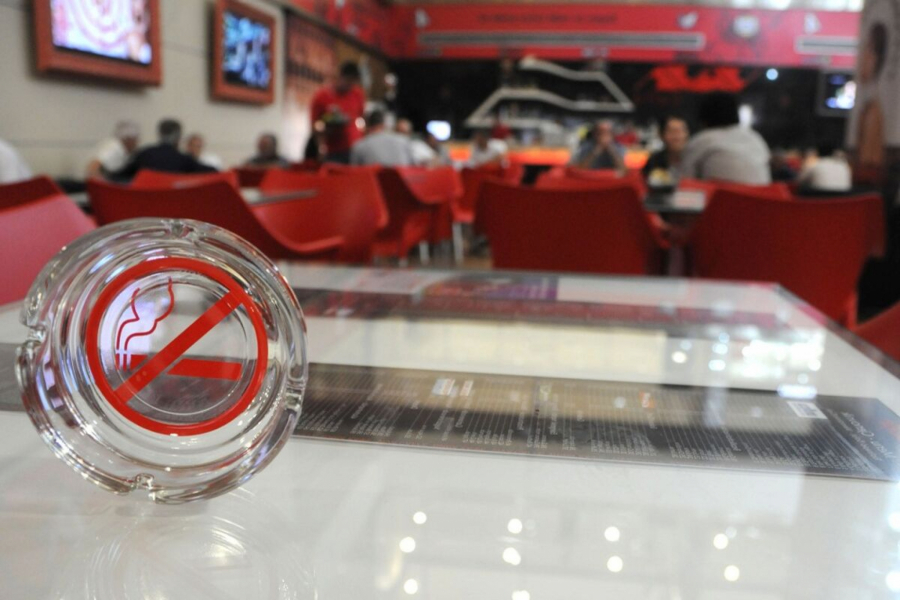 STADIONI, AUTOBUSKE STANICE... Evo gde će sve biti zabranjeno pušenje!