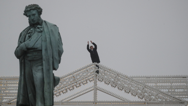 STRADAO I PUŠKIN U UKRAJINI: Uklonjen spomenik slavnom ruskom pesniku - "posle zverstava Rusije, ovde više nema mesta za njihove ličnosti"
