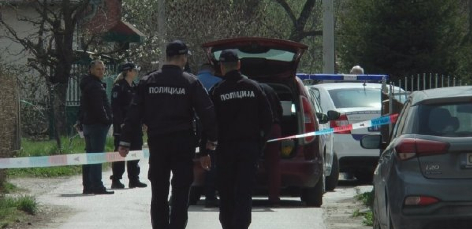 BEŽAO OD POLICIJE PA ZAVRŠIO U JARKU Ukradenim autom napravio metež na Ibarskoj magistrali!