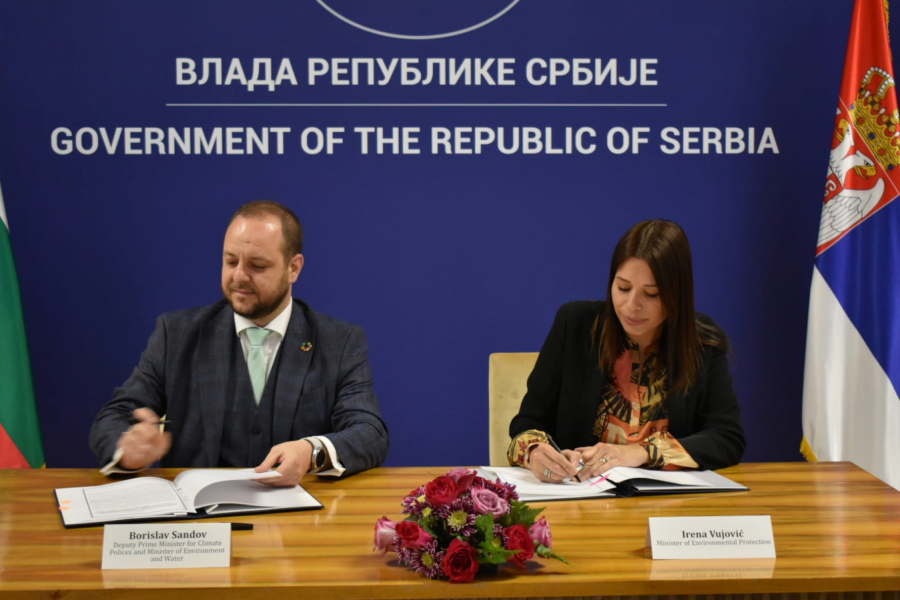 VUJOVIĆ I SANDOV POTPISALI SPORAZUM  Unapređenje saradnje Srbije i Bugarske u oblasti zaštite životne sredine