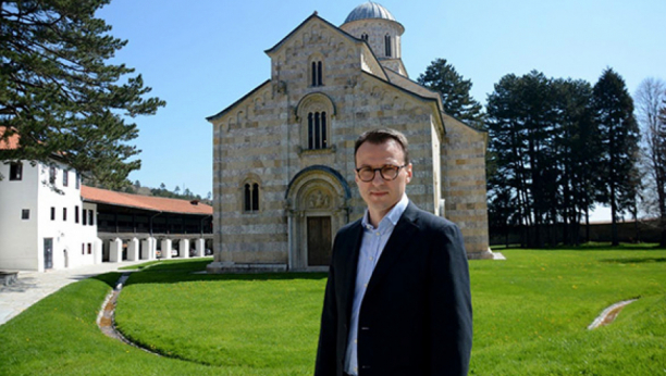 NOVI UDAR NA MANASTIR VISOKI DEČANI Petković: Umesto da mu vrate 24 hektara zemlje, manastir brišu sa mape