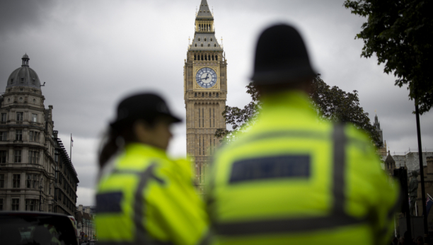 SKANDAL LONDONSKE POLICIJE Pomešali vodeni i pravi pištolj, uhapsili 13 - godišnjeg dečaka