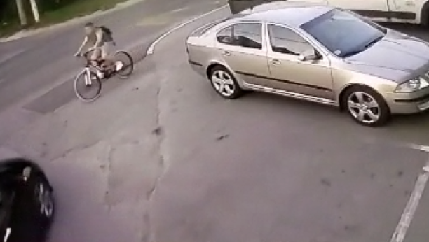 (UZNEMIRUJUĆI VIDEO) STRAVIČAN SNIMAK Horor na Altini, vozač "honde" pokosio dete na biciklu!