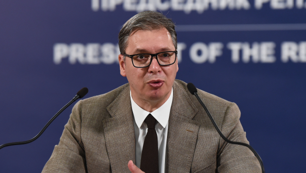 Aleksandar Vučić prima apostolskog nuncija u oproštajnu posetu