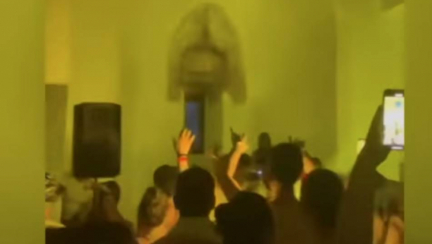 SKANDALOZNO Tehno žurka u pravoslavnoj svetinji, masa polugolih i pijanih ljudi divljala u crkvi (VIDEO)