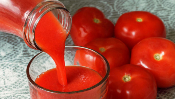 VREME JE DA POČNETE Po receptu naših baka spremite zimnicu, a prvo je na redu paradajz u flašama