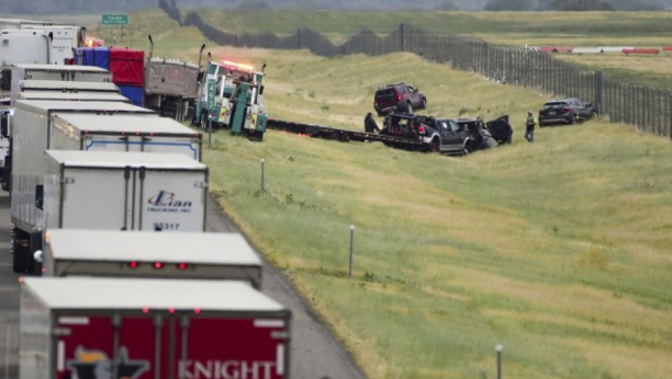 KOLAPS NA AUTOPUTU ZBOG OLUJNOG VETRA Šestoro poginulo u lančanom sudaru 21 vozila u Americi (FOTO/VIDEO)