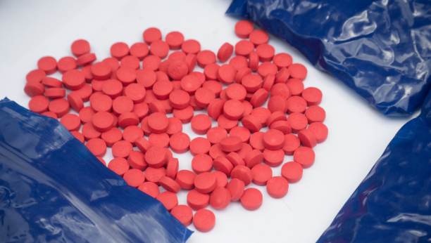 UHAPŠEN DILER U NOVOM SADU Policija pronašle preko kilogram opasne droge