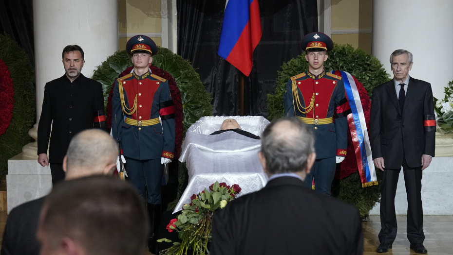 SAHRANA BEZ DRŽAVNIH POČASTI Rusi se opraštaju od Gorbačova, Putin ne prisustvuje (FOTO)