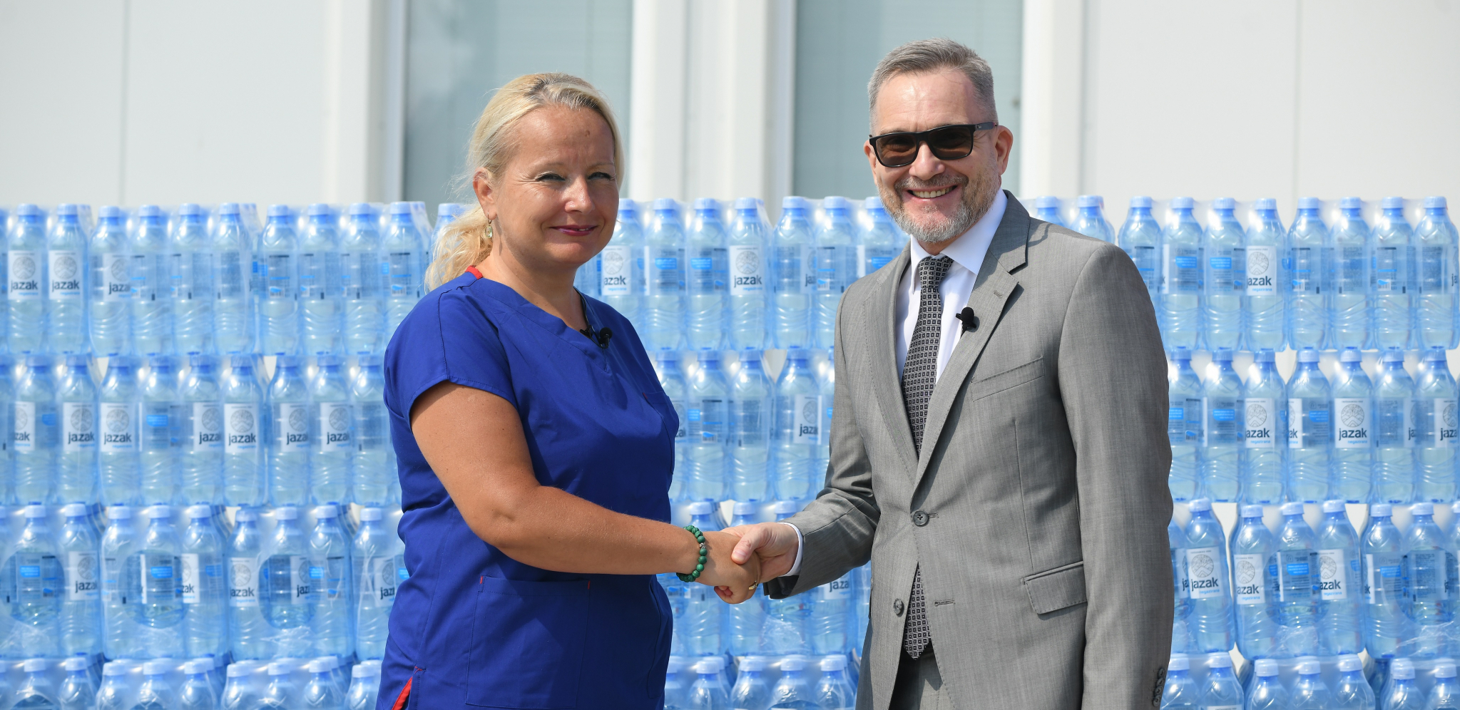NASTAVLJA SE PODRŠKA ZDRAVSTVU Kompanija NIS donirala vodu "Jazak" bolnici u Batajnici