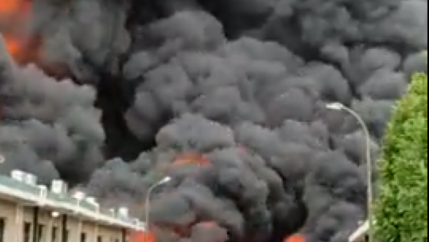 OGROMAN POŽAR U MILANU Podignuti helikopteri, ima povređenih (VIDEO)
