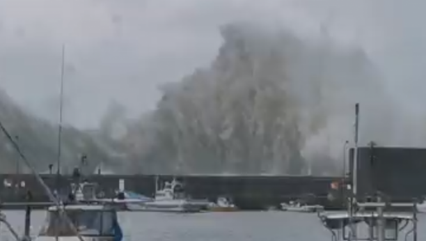 APOKALIPTIČNI PRIZOR U JAPANU Opšta evakuacija, talasi i do 14 metara visine (VIDEO)