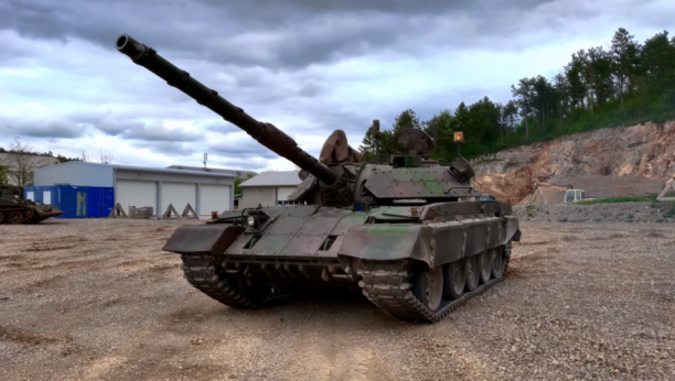 SLOVENCI ZAUSTAVLJAJU RUSKE TENKOVE! M-55S protiv T-90M kod Harkova