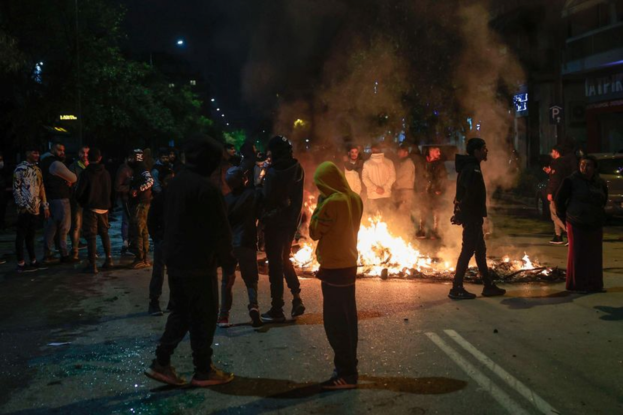 HAOS NA ULICAMA SOLUNA Protesti nakon što je policajac upucao u glavu tinejdžera
