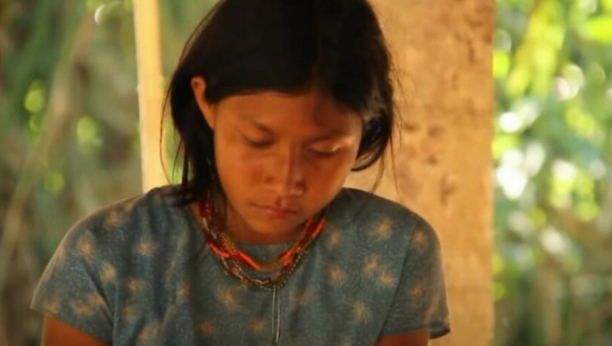 OD ŽENA BEŽE NA DRVEĆE U ovom plemenu živi 3.000 žena i 7 muškaraca, jedini zadatak im je razmnožavanje