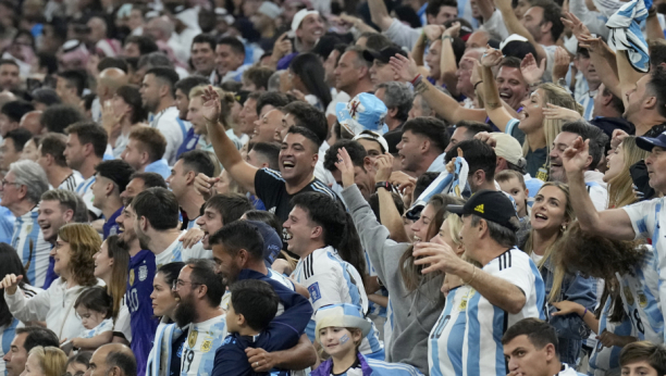ARGENTINA + FUDBAL= STRAST I EMOCIJA Pogledajte reakciju navijača u Buenos Ajresu posle Mesijevog gola (VIDEO)