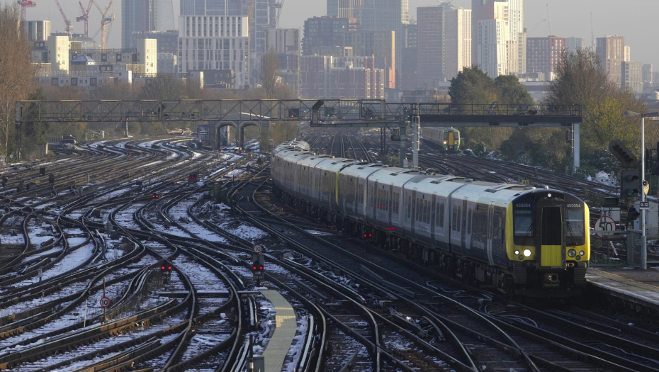 DAN POKLONA U HAOSU: Kolaps saobraćaj u Britaniji zbog štraja železničara