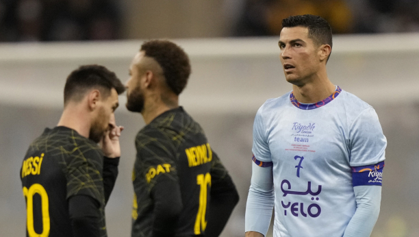 UŽAS Navijači skandirali "Mesi, Mesi", Ronaldo pobesneo i uzvratio im prostačkim gestom (VIDEO)