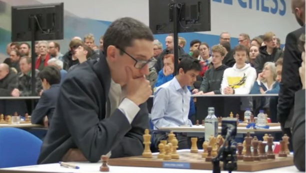 IVIĆ U VAJK AN ZEU U BORBI ZA PRVO MESTO Svetski šahovski spektakl u Holandiji zadivljuje svet