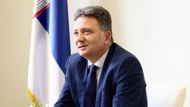 Ministar Jovanović: ”Preko 500 prijava za vršnjačko nasilje putem interneta, razgovor odraslih i dece ključ bezbednog odrastanja u digitalnom svetu”