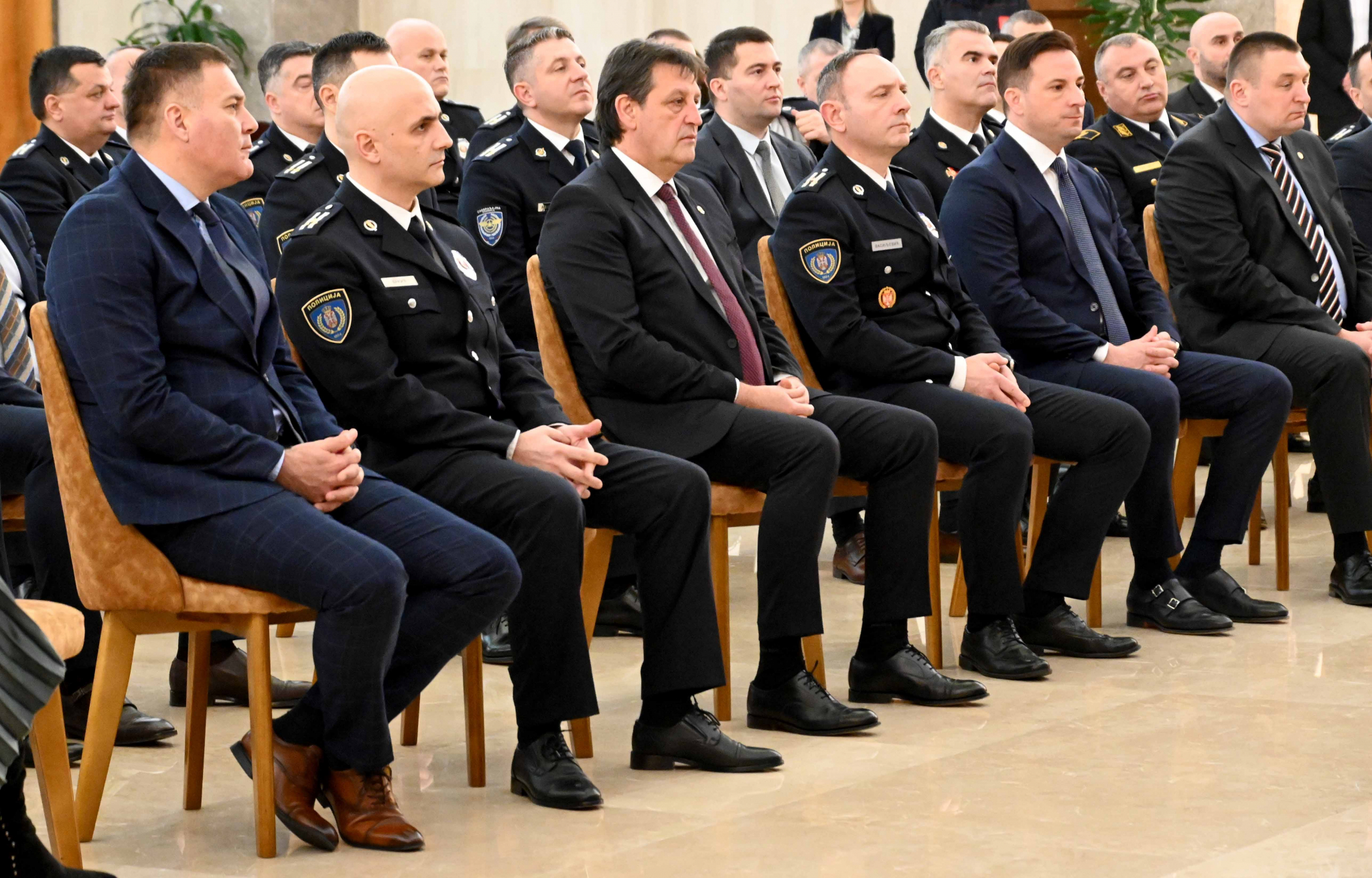 ZASLUŽENE NAGRADE Gašić uručio priznanja najhrabrijem i najposvećenijem policijskom službeniku