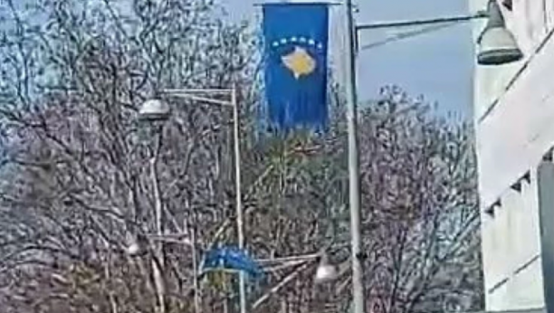 SKANDAL! Zastave lažne države Kosovo se vijore Podgoricom