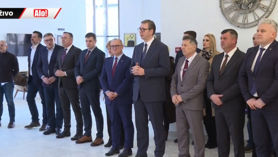 PREDSEDNIK SRBIJE U KURŠUMLIJSKOJ BANJI Vučić se sastao sa građanima Merdara: Sve sam vaše primedbe dobio (VIDEO)