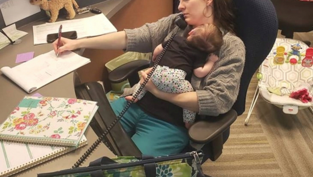 KANCELARIJA KAO VRTIĆ Majka je donela bebu na posao, šefica je slikala dok je odmarala