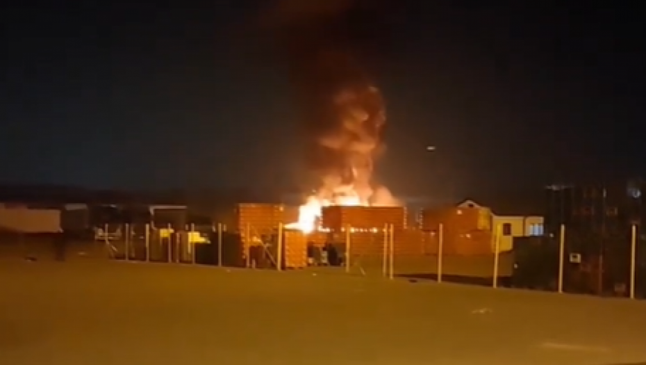 EKSPLOZIJA NA PETROVARADINU Izbio požar u postrojenju bivše fabrike (VIDEO)