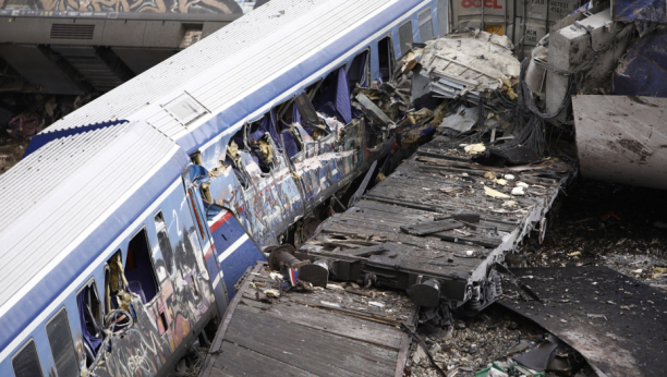 JOŠ 14 UGLJENISANIH TELA ODNETO U MRTVAČNICU Raste crni bilans stravične železničke nesreće u Grčkoj