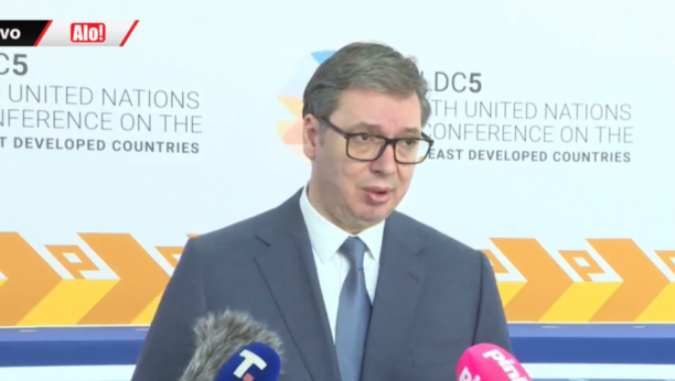 NIKOME SRBIJA NIJE POSLALA ORUŽJE Predsednik Vučić iz Dohe: Mi nismo prodali nijedan komad oružja, oruđa ili municije ni Rusiji ni Ukrajini