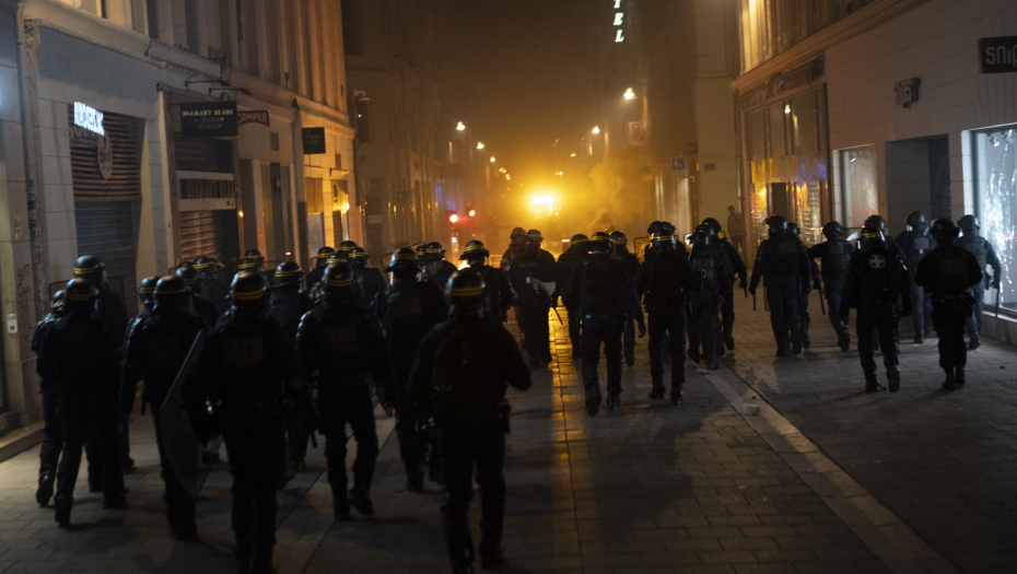 ZARAZA SE ŠIRI GRADOM! Francuska paralisana protestima, đubre i pacovi vladaju ulicama!