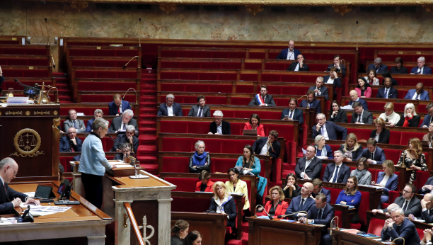 STIGLI REZULTATI GLASANJA O NEPOVERENJU VLADI Napeto u francuskom parlamentu!